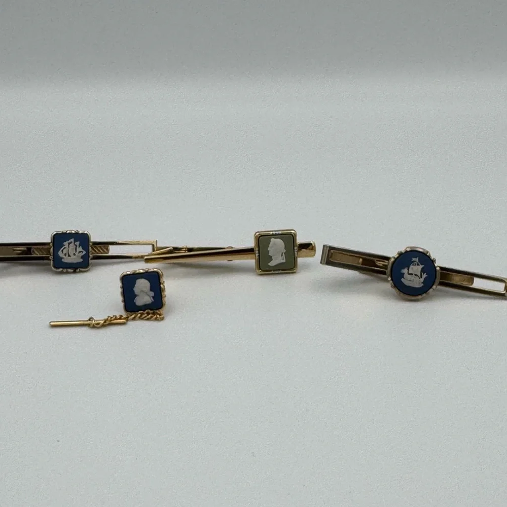 Vintage Wedgwood men Blue and Gold tie clip men accessories